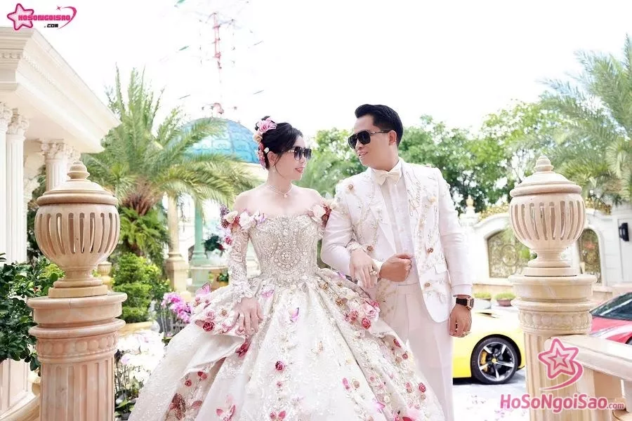 mailisa dien chiec vay long lay ben canh nguoi chong Sếp Mailisa là ai? Nhân vật chính trong loạt video “nịnh” sếp thu hút sự chú ý của netizen