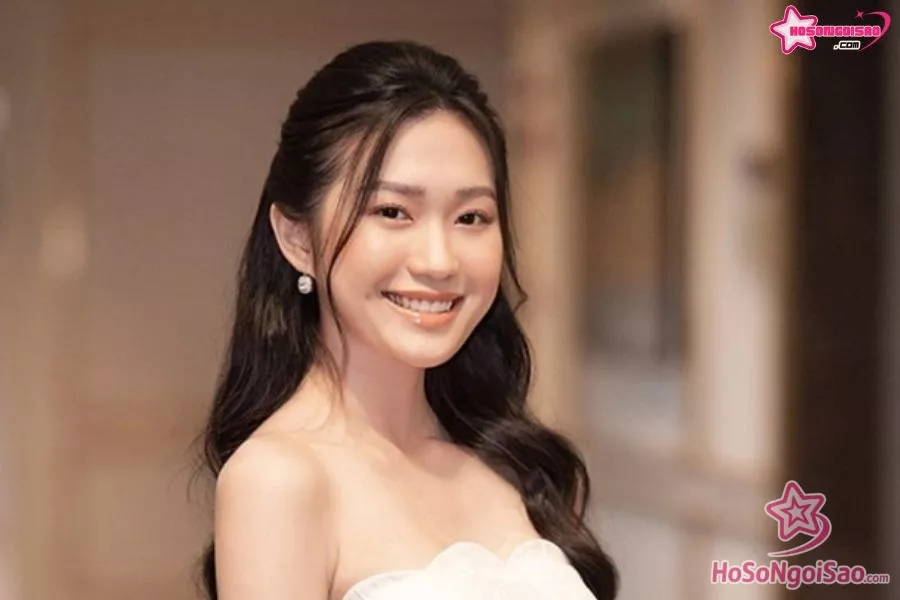 Doãn Hải My là một cô gái xinh đẹp và có thành tích học tập xuất sắc