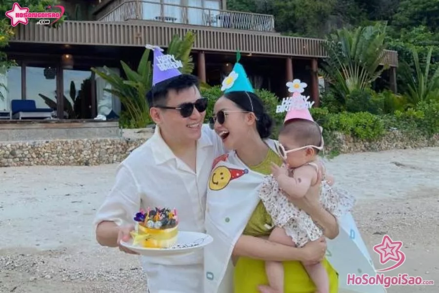 Khoảnh khắc hạnh phúc của gia đình bé Hải Đường