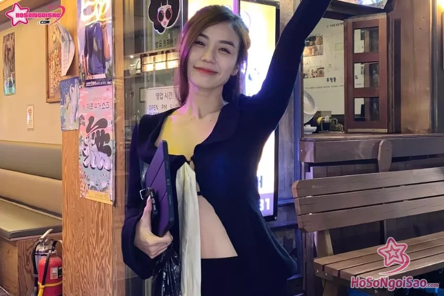 Tiểu sử Cindy Lư