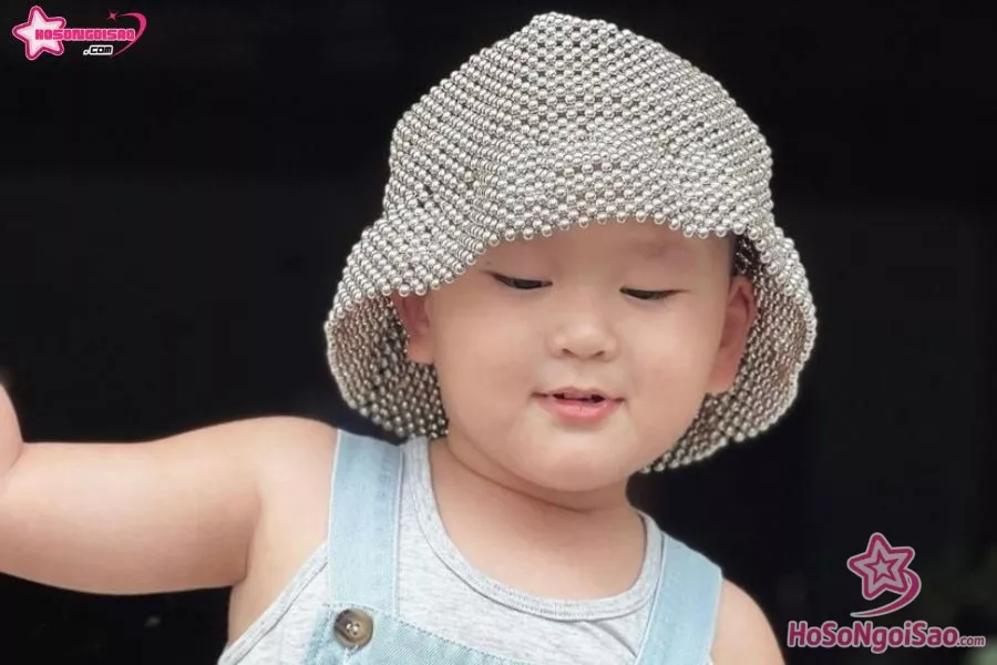 Hình ảnh cậu bé đáng yêu Hayden Hồng Ngọc 