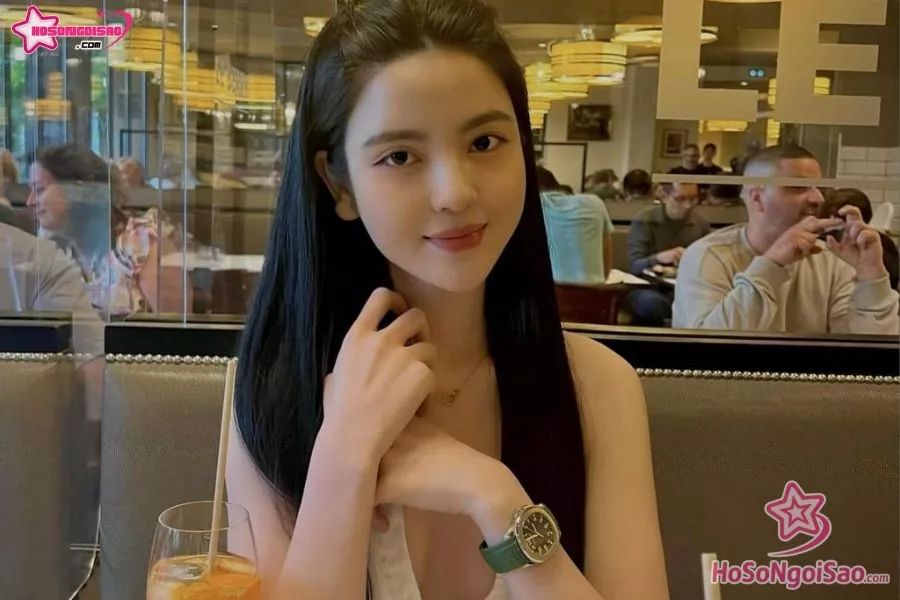 Hình ảnh nữ hot girl Chu Thanh Huyền