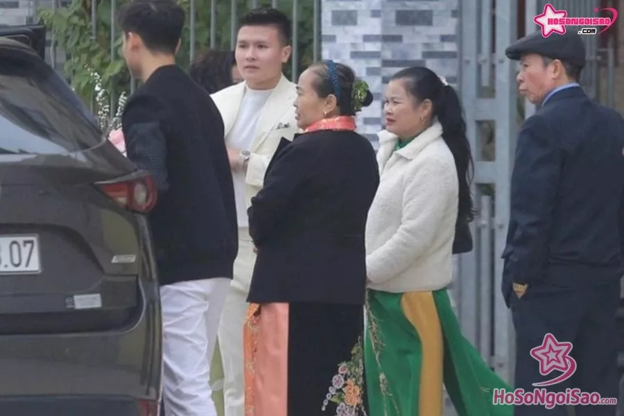 Lễ dạm ngõ của tiền vệ Nguyễn Quang Hải và Chu Thanh Huyền
