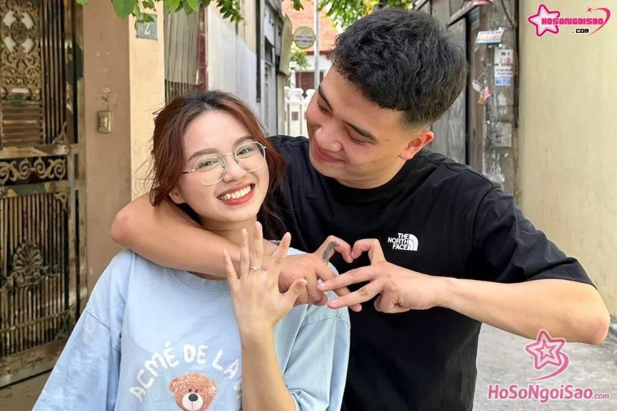 Thu Hà được Quang Dũng cầu hôn đúng dịp 20/10