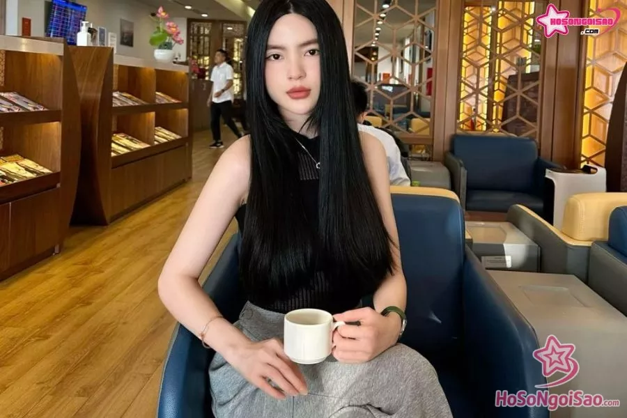 Tiểu sử Chu Thanh Huyền 