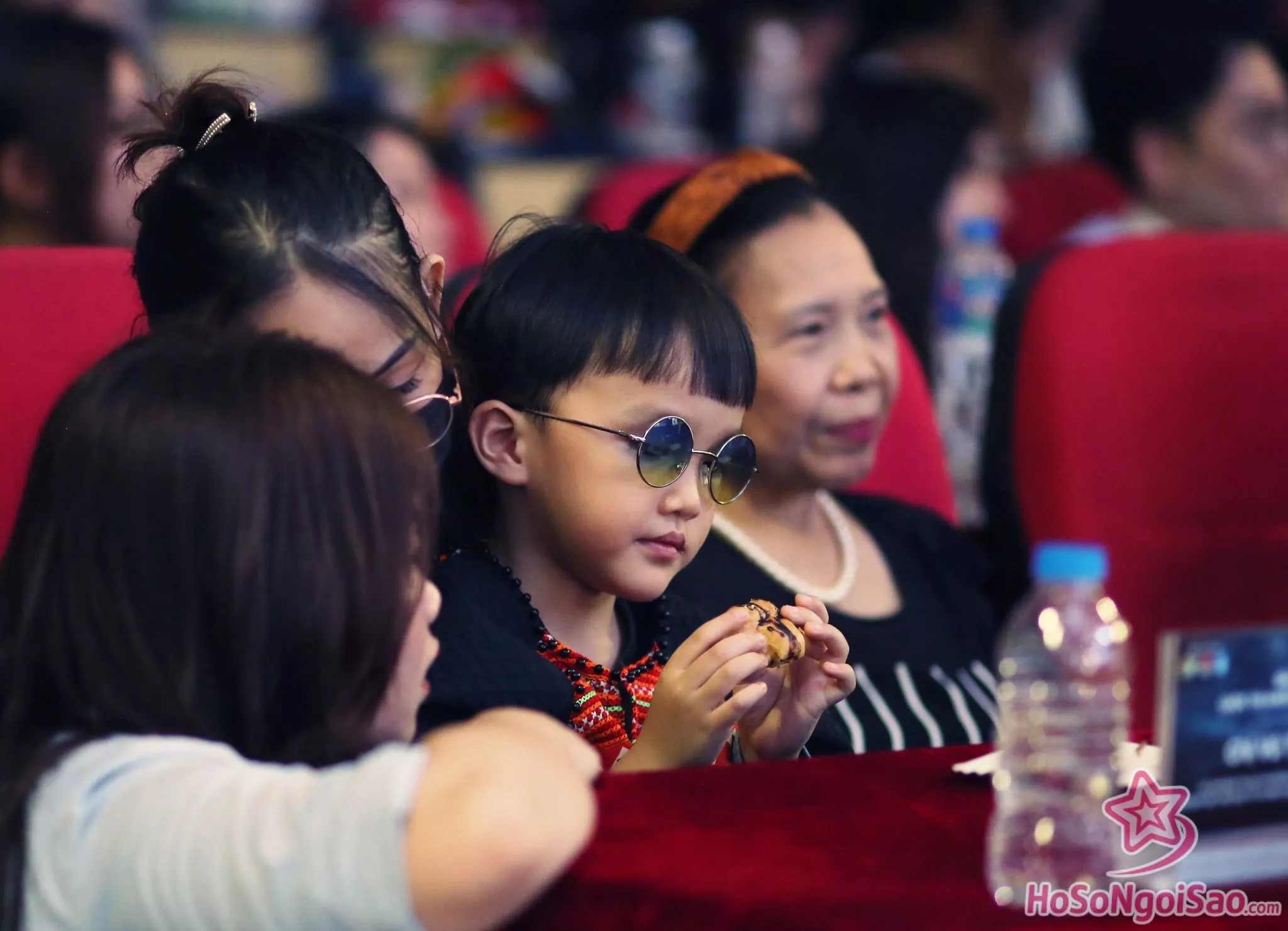 Em bé chất