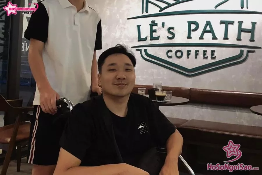 Dù gặp biến cố lớn nhưng Xe lăn Vlog luôn có những người đồng hành cùng anh