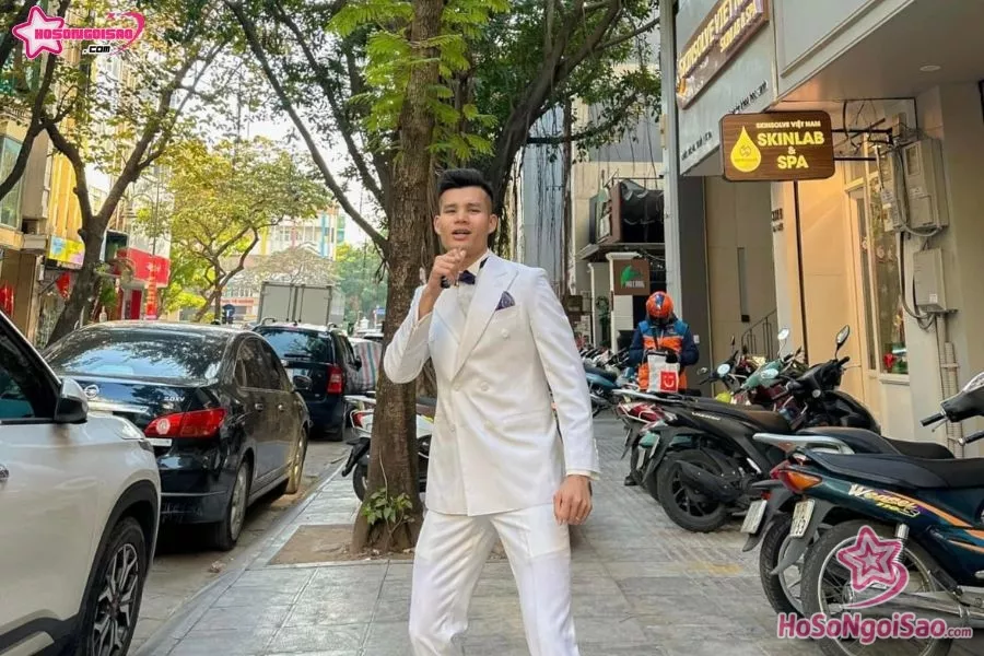 Hải Idol là ai? Thông tin về nam TikToker dừng xe dâu để chụp ảnh