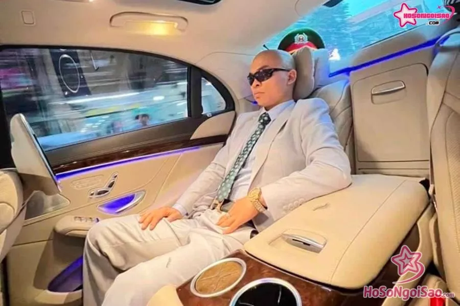 Hình ảnh hiện tượng mạng Khánh Sky