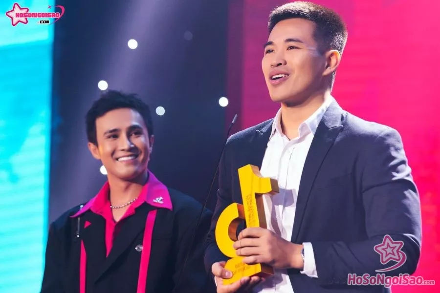 Lê Anh Nuôi nhận giải Best Of Food tại Tiktok Awards Vietnam