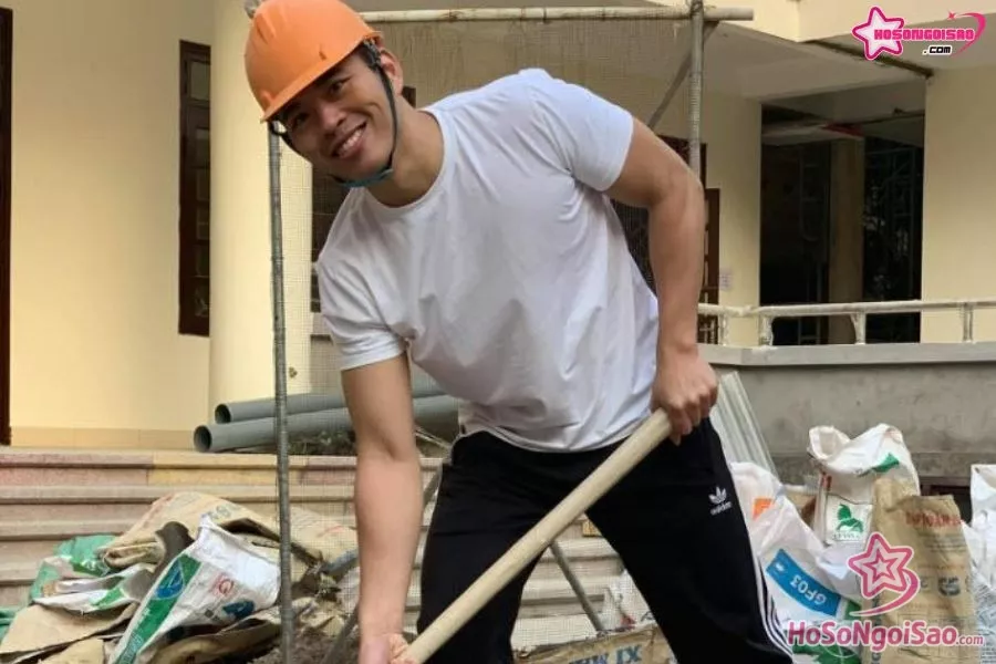 Lê Anh Nuôi thường chia sẻ cuộc sống giản dị trong quân đội