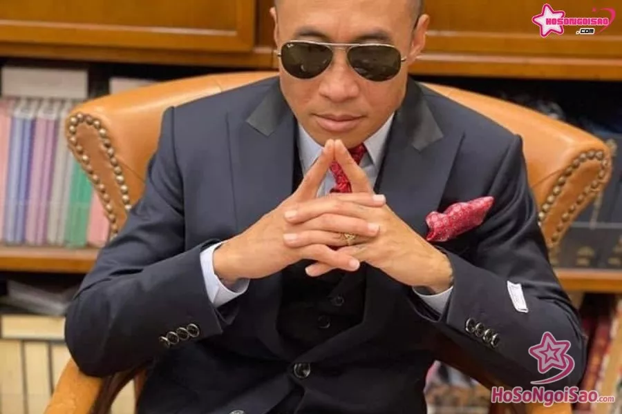Tiểu sử Long Mộng Gà