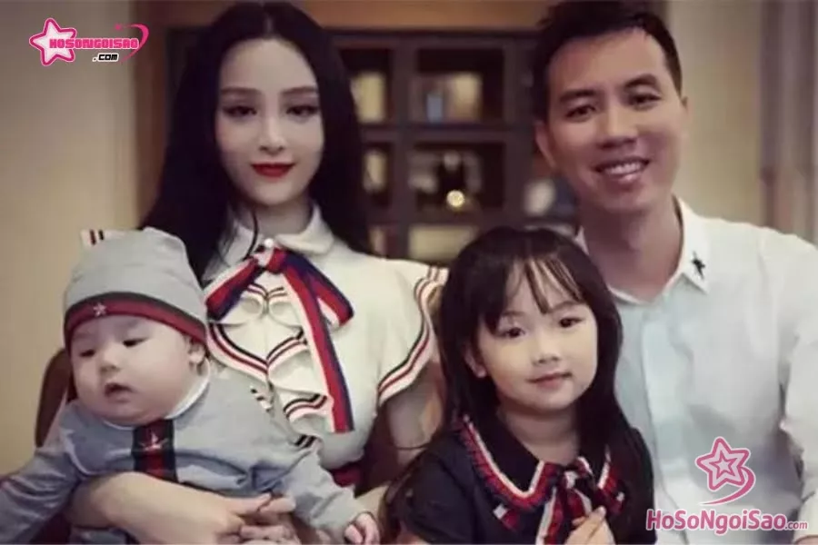 Chồng của Huyền Baby, Quang Huy, thường xuyên chiều chuộng vợ và đưa cô đi du lịch, mua sắm ở nước ngoài