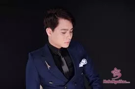 Nguyễn Hoàng Minh: Hành Trình Nghệ Thuật Đa Dạng và Đầy Nhiệt Huyế