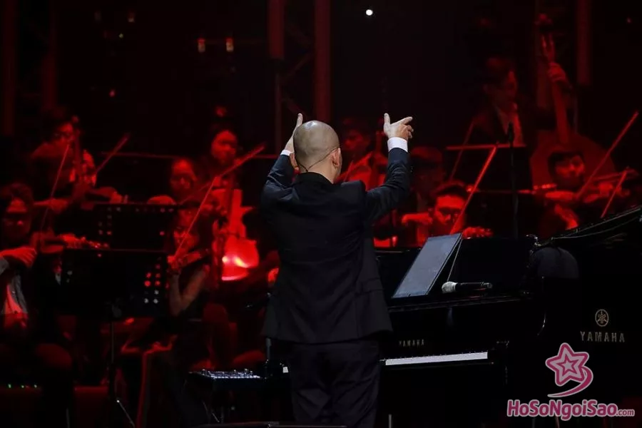 Dàn nhạc live orchestra, dưới bàn tay chỉ huy của nhạc sĩ Đức Trí