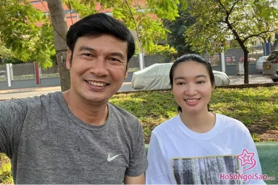 Diễn viên Tiết Cương và vợ 