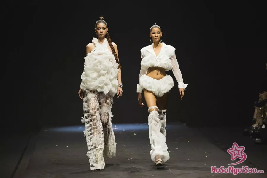 Hoa hậu Bảo Ngọc và Á hậu Hoàng Thùy trình diễn tại show thời trang