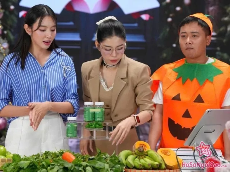 Thùy Tiên và Hằng Du Mục, Quang Linh Vlogs livestream giới thiệu kẹo kera