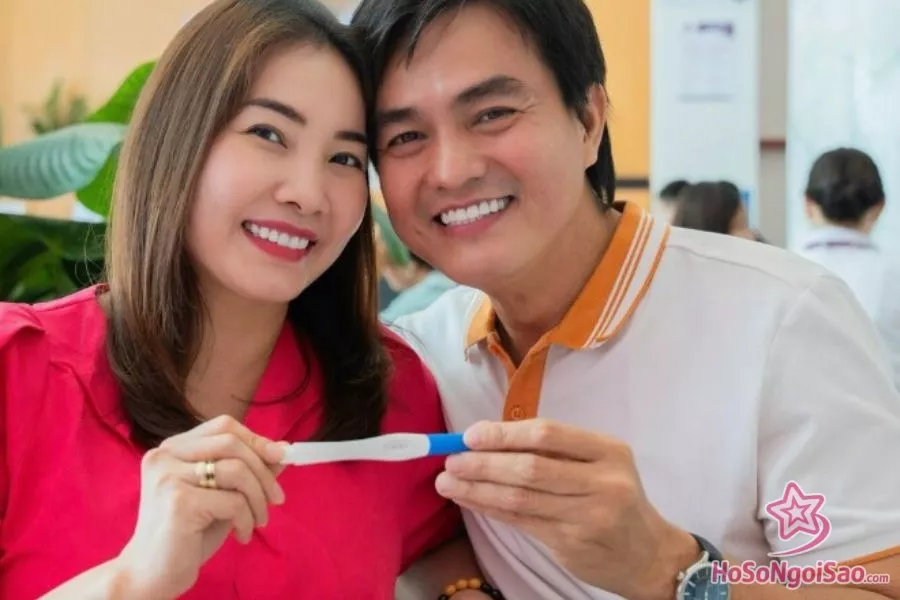 Vợ chồng Cao Minh Đạt khoe tin vui "2 vạch" sau 9 năm kết hôn