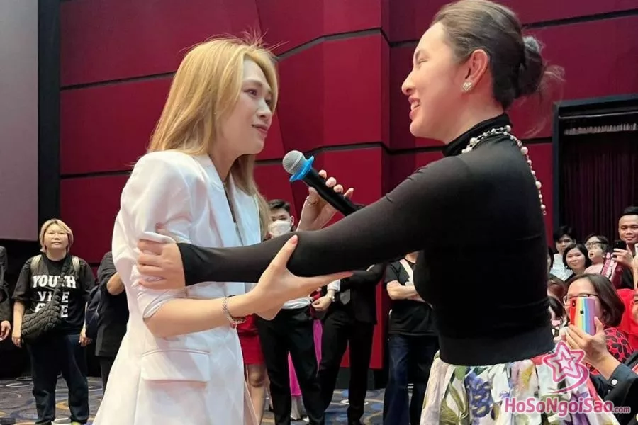 Bảo Trâm - học trò của Mỹ Tâm ở Vietnam Idol 2012 đã chỉ trích Bảo Uyên sau bài tố 