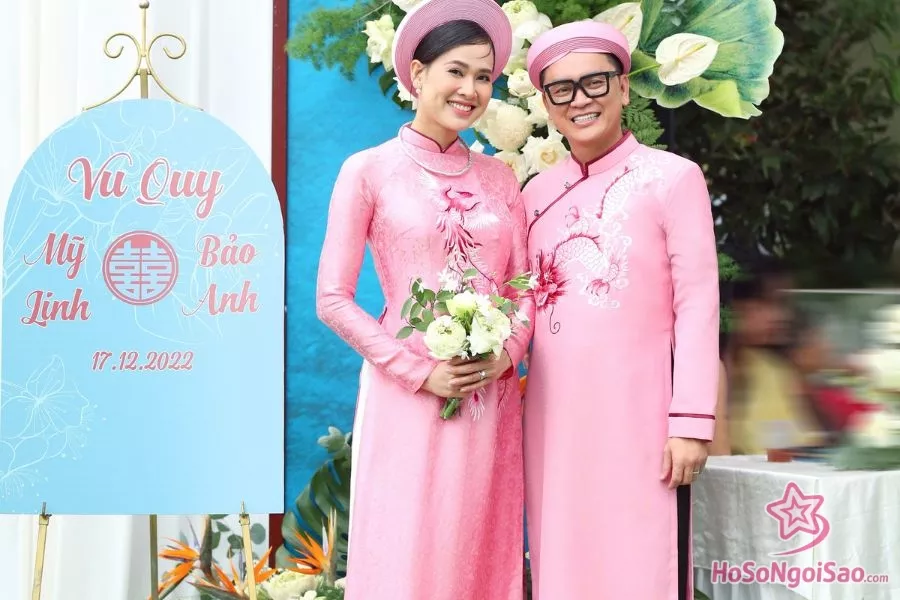 Cặp đôi còn tổ chức thêm 1 buổi tiệc nhỏ gọn ở quê nhà cô dâu