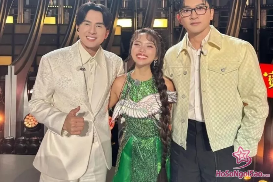 Phương Mỹ Chi chụp cùng 2 thần tượng tuổi thơ Đan Trường và Tô Hữu Bằng