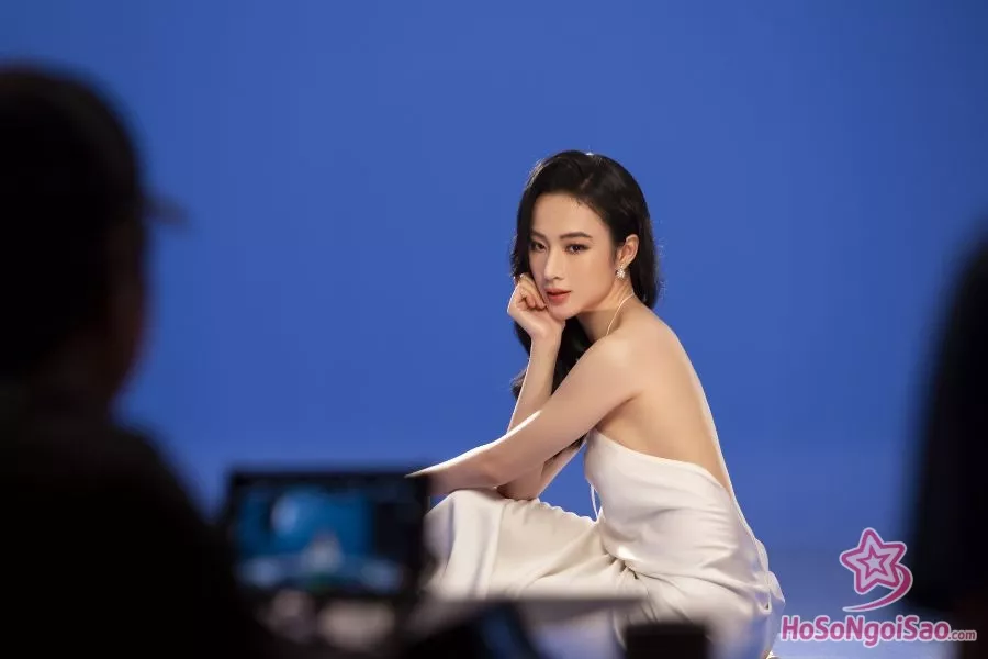 Trước đây, Angela Phương Trinhh chuộng phong cách gợi cảm, dịu dàng