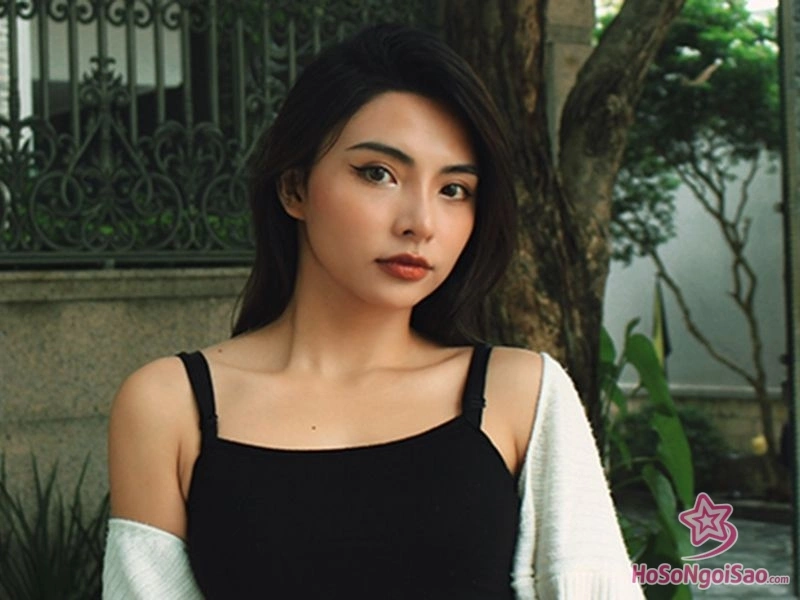 MaiQuinn Phong Cách Âm Nhạc và Thời Trang Đặc Biệt