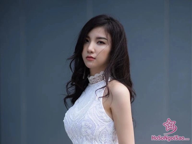 Hạnh Sino gian nan thoát mác “hot girl”