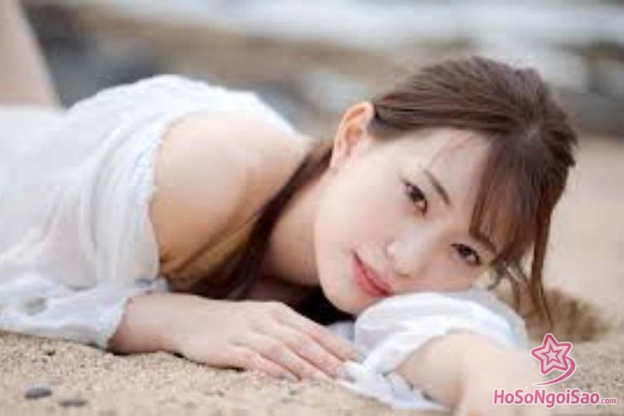 Banner Akari Mitani