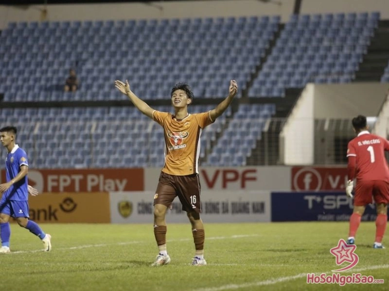 Dấu ấn lịch sử tại V.League khi Trần Gia Bảo một cậu bé 16 tuổi làm nên điều không tưởng