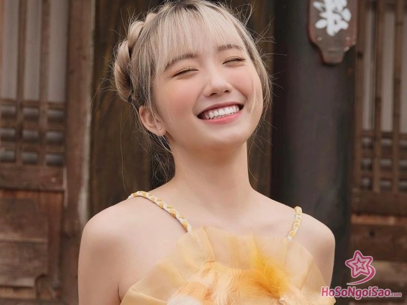 phong cach va noi dung video cua le thi khanh huyen Lê Thị Khánh Huyền: Tiktoker Nổi Bật Và Hành Trình Thành Công Trên Mạng Xã Hội Phong Cách Và Nội Dung Video Của Lê Thị Khánh Huyền