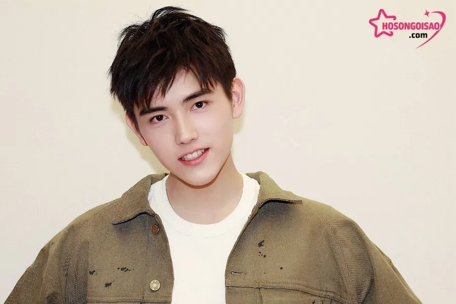 tran phi vu sinh nam 2000 tai hoa ky Trần Phi Vũ Và Hành Trình Thoát Khỏi “Cái Bóng” Trần Khải Ca Trần Phi Vũ sinh năm 2000 ở Hoa Kỳ