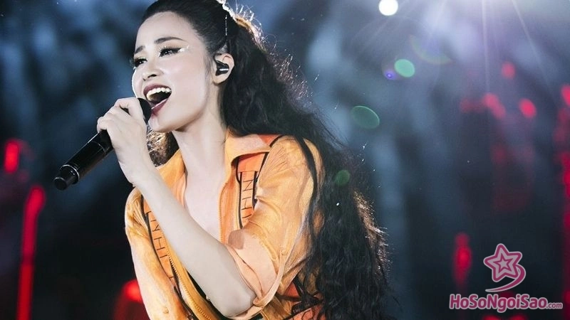 hanh trinh am nhac cua dong nhi tu con so 0 den dinh cao danh vong Đông Nhi: Hành Trình 17 Năm Từ "Công Chúa Teen" Đến Biểu Tượng Âm Nhạc Việt Nam Hành trình âm nhạc của Đông Nhi: Từ con số 0 đến đỉnh cao danh vọng