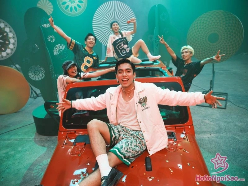 phong cach am nhac va tuong lai hua hen cua mono Mono: Chặng Đường Sự Nghiệp Và Thành Công Vượt Bậc Của Nguyễn Việt Hoàng Phong Cách Âm Nhạc Và Tương Lai Hứa Hẹn Của Mono