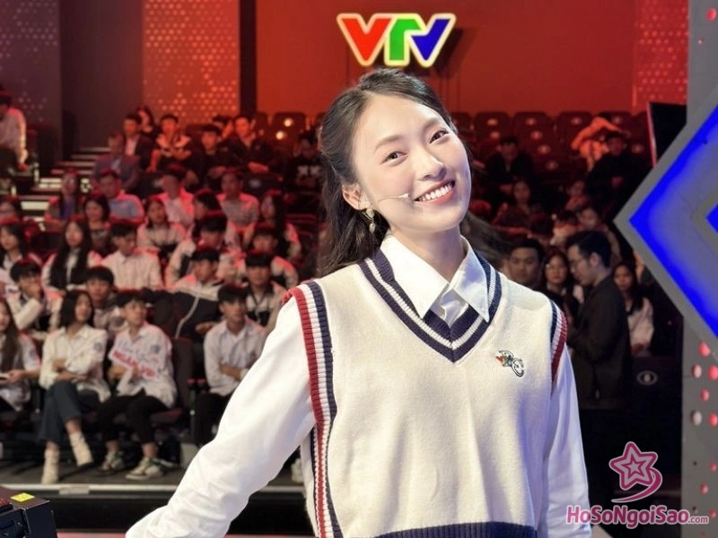 su nghiep mc chuyen nghiep cua khanh vy Khánh Vy: Từ "Hot Girl 7 Thứ Tiếng" Đến Biểu Tượng Truyền Cảm Hứng Toàn Năng Sự nghiệp MC chuyên nghiệp của Khánh Vy