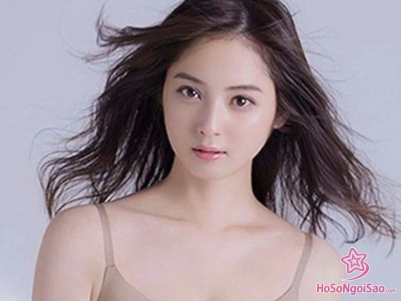 su nghiep nguoi mau be phong dua nozomi sasaki thanh it girl Nozomi Sasaki: Tiểu sử, sự nghiệp và sức ảnh hưởng của biểu tượng nhan sắc Nhật Bản Sự nghiệp người mẫu: bệ phóng đưa Nozomi Sasaki thành “it girl”