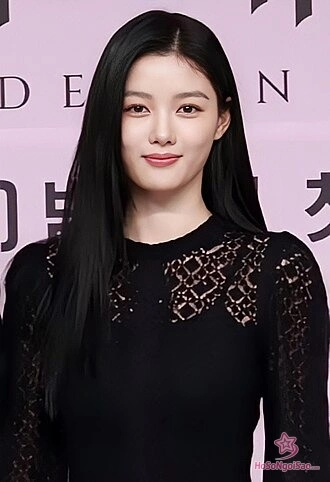 Kim Yoo-jung: Hành trình từ sao nhí đến nữ thần quyền lực