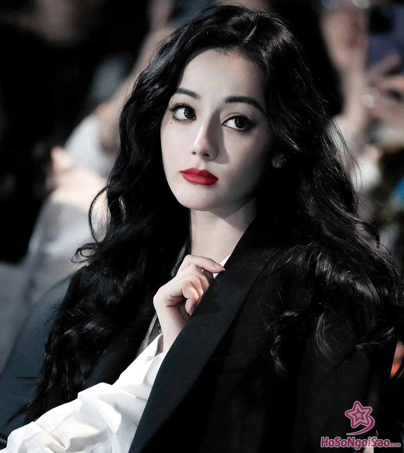 anh dich le nhiet ba 1 Địch Lệ Nhiệt Ba: Hành Trình Tỏa Sáng Của "Mỹ Nhân Tân Cương" Tiểu sử và nguồn gốc tên gọi Địch Lệ Nhiệt Ba