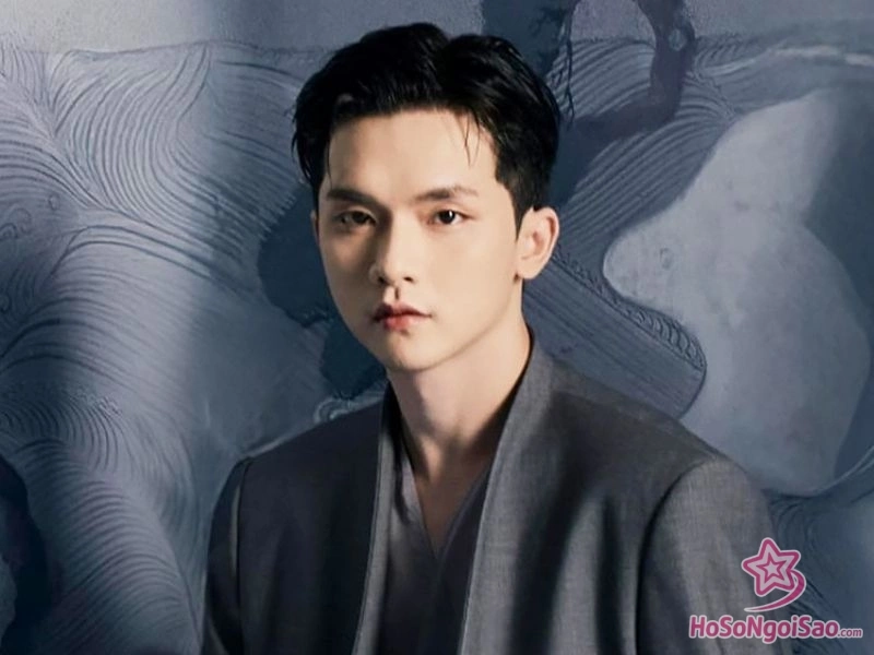 tu zino monstar den nghe si solo vuong binh Vương Bình: Hành Trình Từ "Anh Bờ Vai" Đến Thủ Lĩnh Solo Thế Hệ Mới Từ Zino (Monstar) Đến Nghệ Sĩ Solo Vương Bình