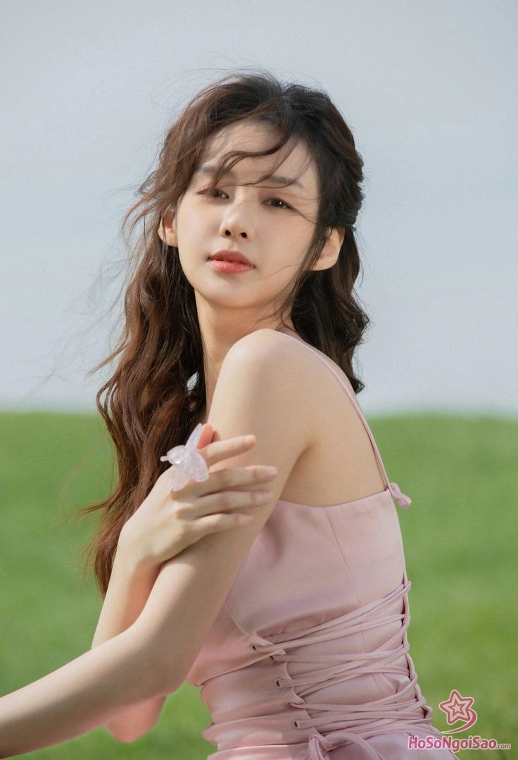 Trịnh Hợp Huệ Tử: Hành Trình Từ “Nữ Phụ Át Vía Nữ Chính” Đến Tiểu Hoa Đán