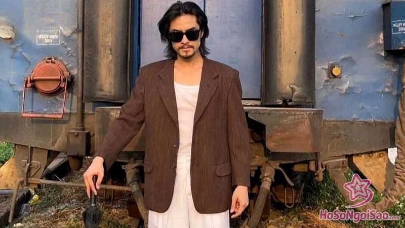 phong cach thoi trang quy ong co dien doc ban Doãn Chí Kiên Là Ai? Tiểu Sử Và Sự Nghiệp Của Chàng Doanh Nhân Đa Tài Phong cách thời trang "Quý ông cổ điển" độc bản