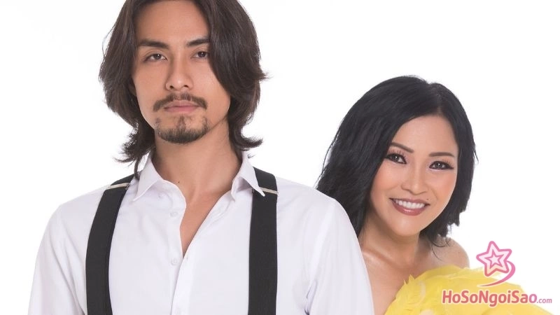 su noi tieng bat ngo va moi duyen voi ca si phuong thanh Doãn Chí Kiên Là Ai? Tiểu Sử Và Sự Nghiệp Của Chàng Doanh Nhân Đa Tài Sự nổi tiếng bất ngờ và mối duyên với ca sĩ Phương Thanh