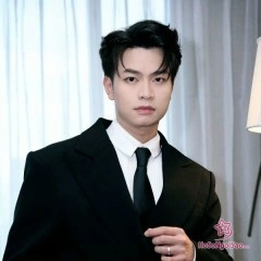 Ninh Anh Bùi Là Ai? Giải Mã Sức Hút Của “Hệ Tư Tưởng” Ninh Anh Bùi & “Âm Iu Ơi”