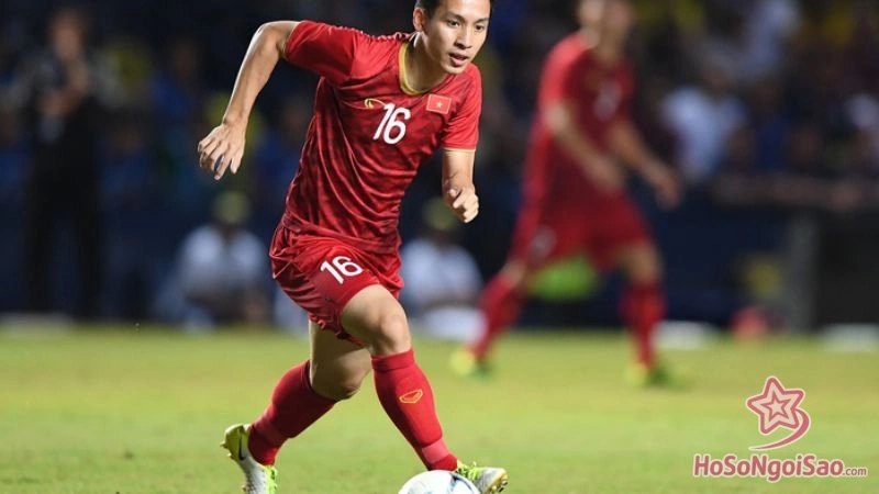 do hung dung bieu tuong cua ha noi fc Đỗ Hùng Dũng: "Nhạc Trưởng" Thầm Lặng Và Biểu Tượng Của Nghị Lực Bóng Đá Việt Đỗ Hùng Dũng Biểu tượng của Hà Nội FC