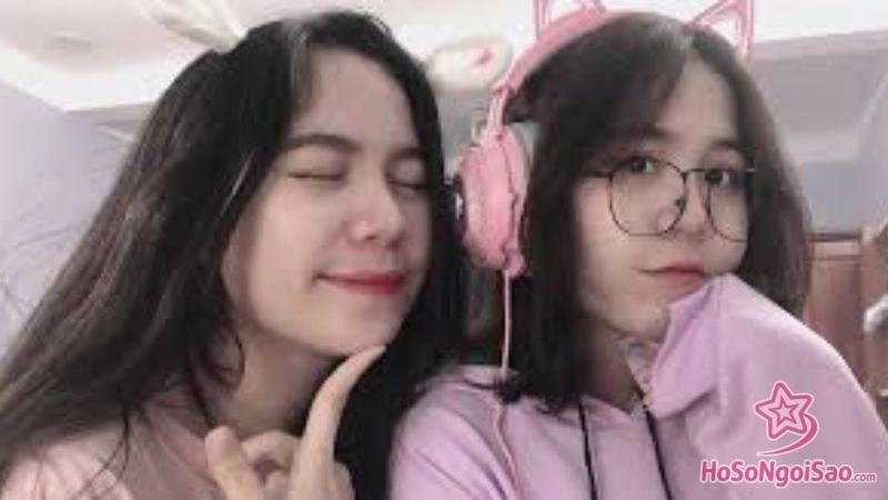 sammy dao va meo simmy Sammy Đào Là Ai? Hành Trình Trở Thành Nữ YouTuber Triệu View Của Hero Team Sammy Đào và Mèo Simmy