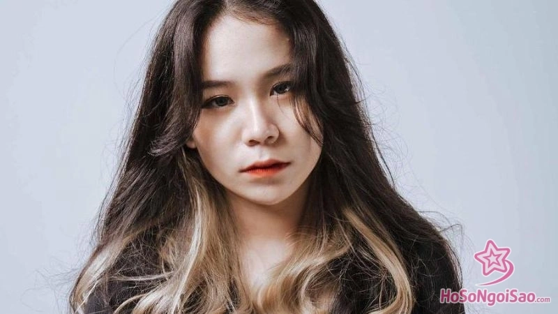 tu nu sinh den ngoi sao lang game Sammy Đào Là Ai? Hành Trình Trở Thành Nữ YouTuber Triệu View Của Hero Team Từ nữ sinh đến ngôi sao làng Game