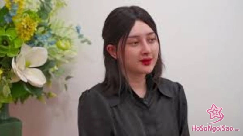 tuoi tho va niem dam me am nhac chay bong cua chu thuy quynh Chu Thúy Quỳnh Là Ai? Hành Trình Từ "Nữ Hoàng Cover" Đến Giọng Ca Trầm Bảo Vật Tuổi thơ và niềm đam mê âm nhạc cháy bỏng của Chu Thúy Quỳnh