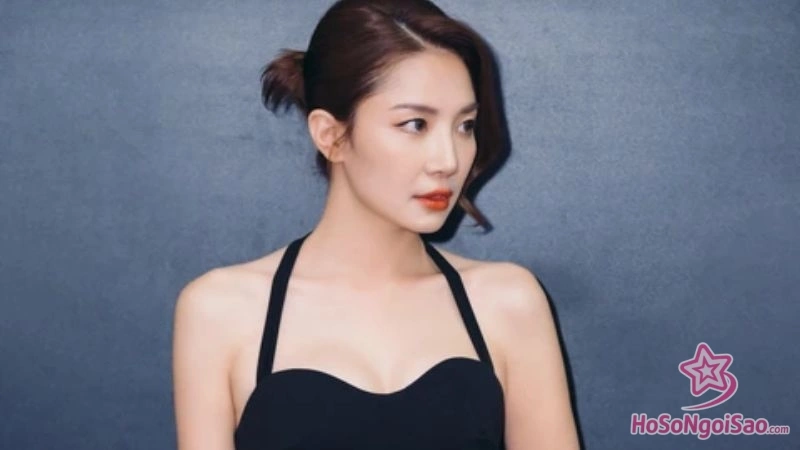 ammy minh khue la ai Ammy Minh Khuê: Hành Trình Nghệ Thuật Đầy Cảm Xúc Từ Diễn Xuất Đến Âm Nhạc Ammy Minh Khuê là ai?