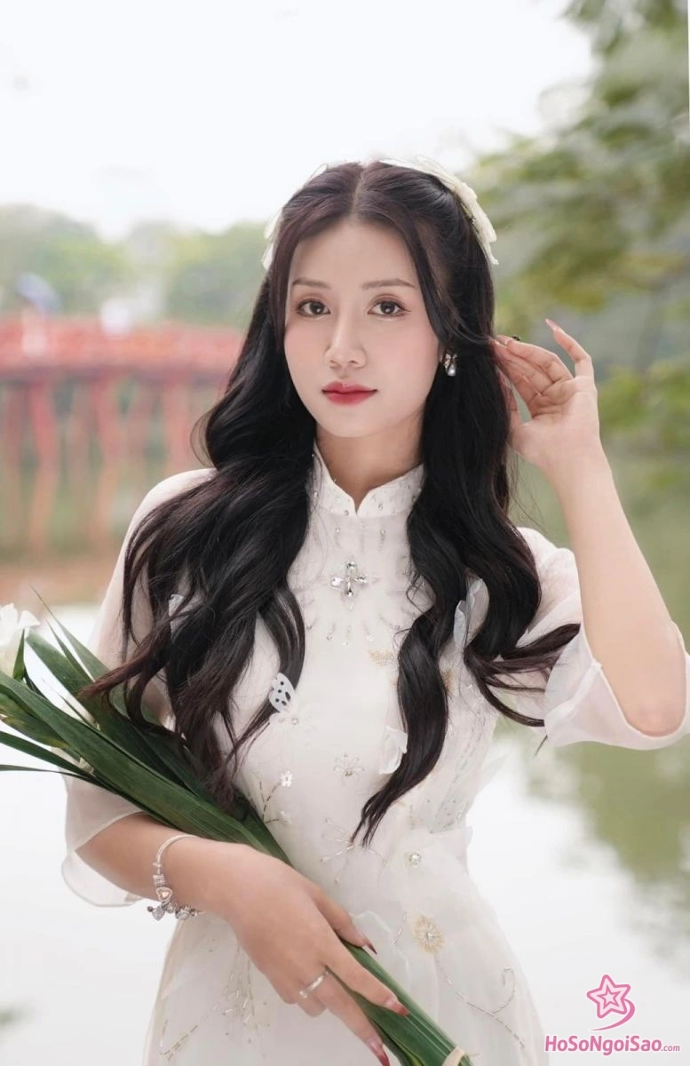 Quỳnh Moon Là Ai? Hành Trình Từ Bỏ Trường Y Để Chinh Phục Màn Ảnh Của Đỗ Thúy Quỳnh